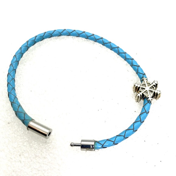 Handmade leather bracelet with magnetic clasp and snowflake charm nsb - Picture 2 of 2